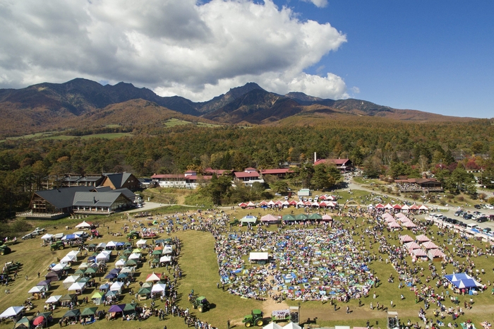 秋の八ヶ岳南麓の大草原