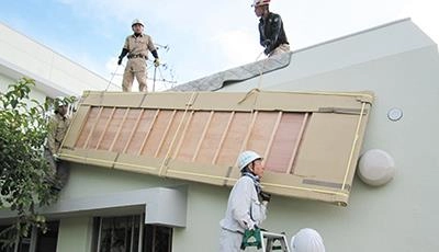 【納入事例レポート】あ、ここにも杉田エース！Vol.168 近年、鳥取県境港への豪華客船寄港で有名になった境港市にある公共施設の改修工事で、アルミ枠大型掲示板を納入させていただきました。