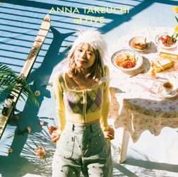 竹内アンナ、最新E.P「at FIVE」の発売に先駆け未発表曲を含む全曲クロスフェード映像を公開！