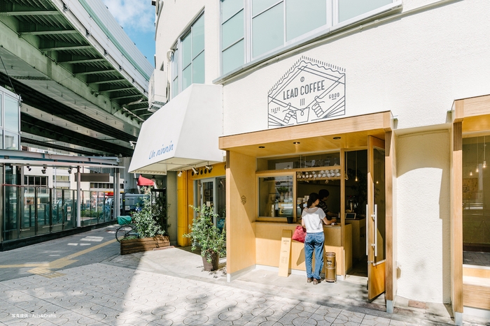1階にはコーヒースタンドが入居