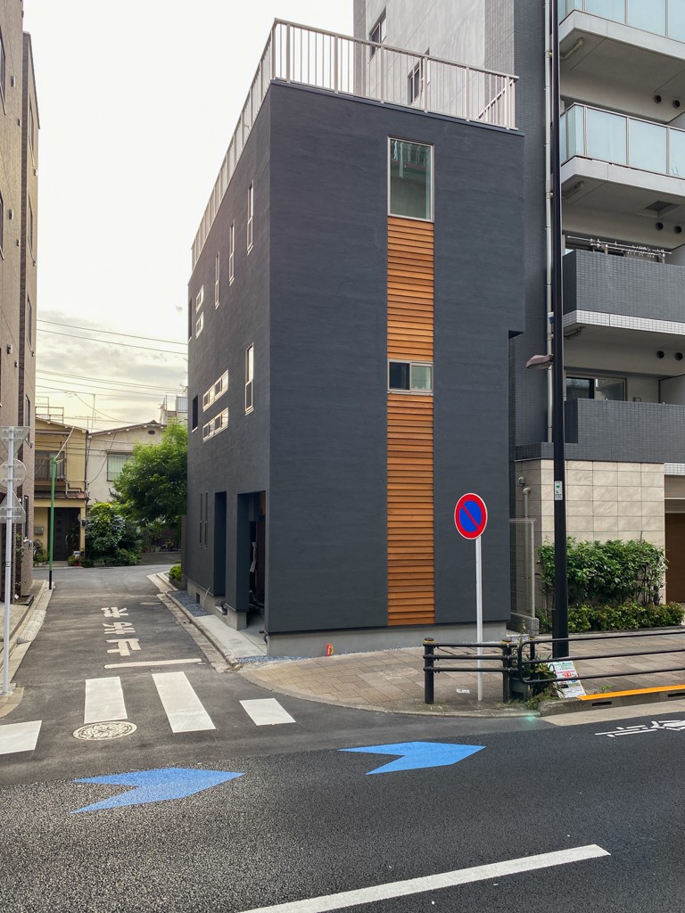 【敷地15坪】ガレージ＆吹き抜け付き3階建て狭小住宅、ルームツアーがYouTubeで7.5万回再生