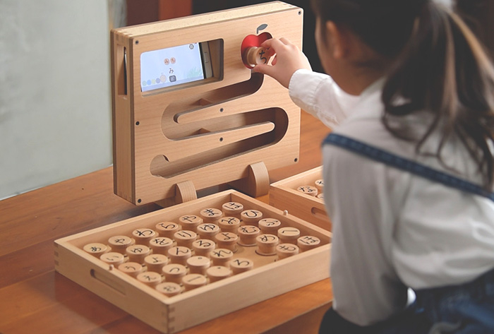 【リプラグキッズ】木製IoT知育玩具『ころぴゅーた』