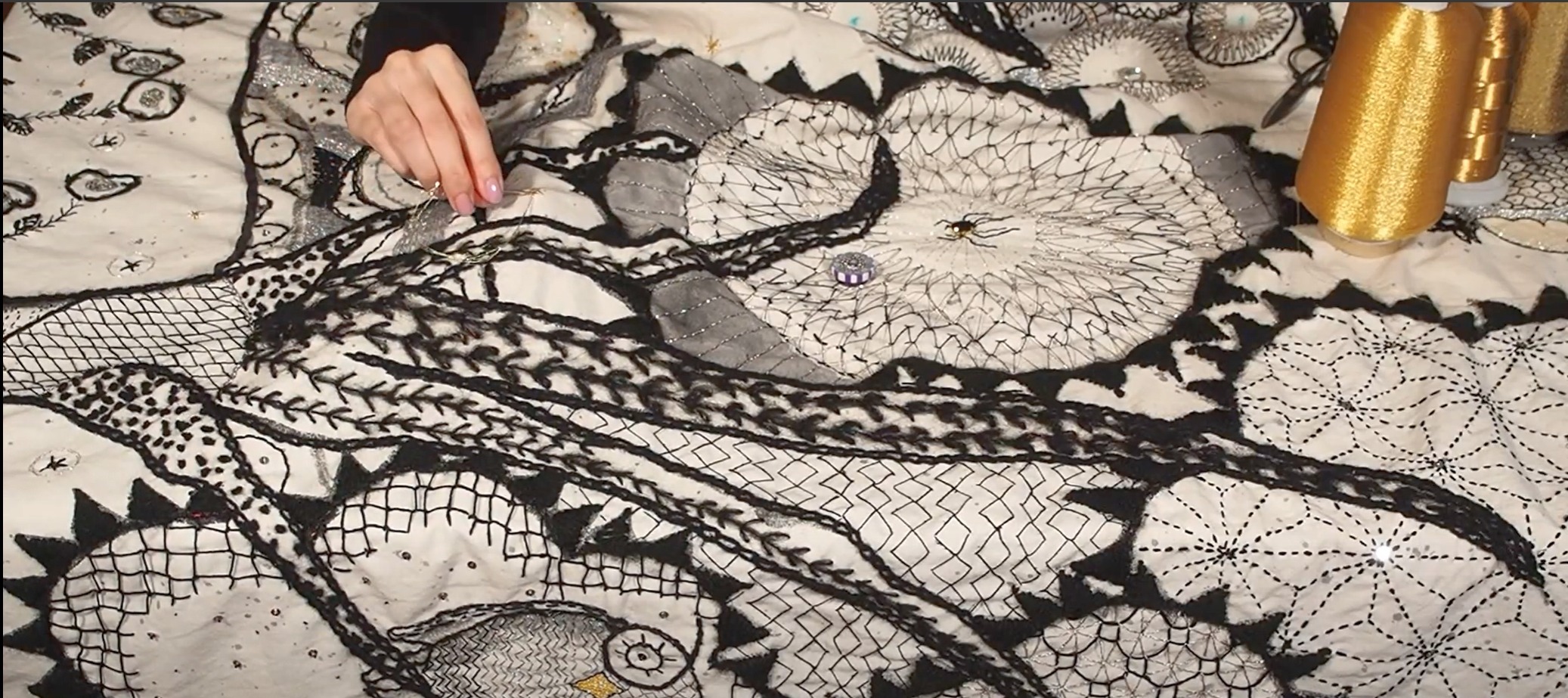 フランス・サロンドートンヌ入選画家、 五島(ゴトウ)アサミが創案した