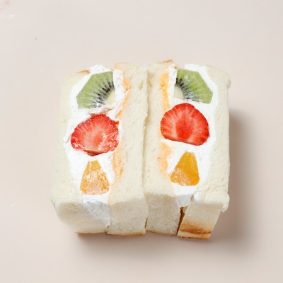 新発売 季節のフルーツサンド