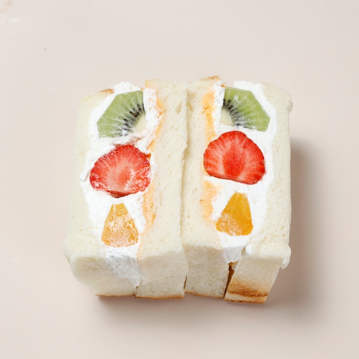 新発売 季節のフルーツサンド