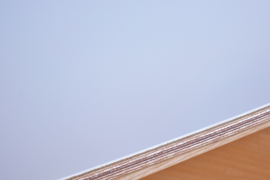 傷がつきにくく手入れが簡単な天面