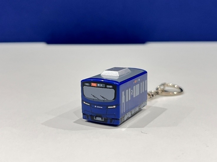 相鉄13000系走る!電車型キーホルダー
