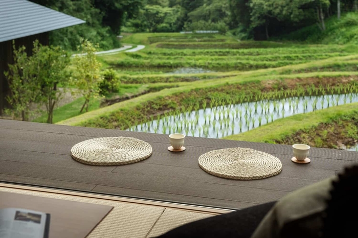 「蛍かごの間(棚田離れ)」縁側