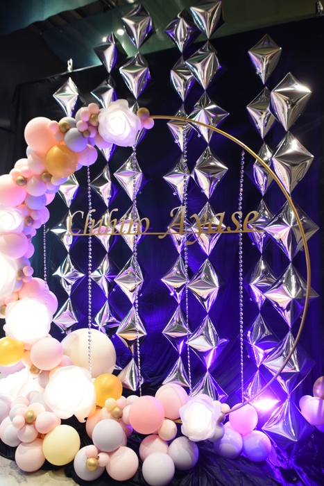 ファンからは豪華な装飾が贈られた