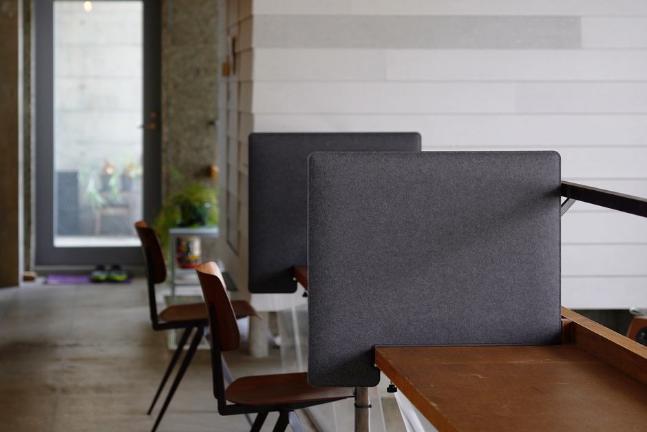 カラー：チャコール