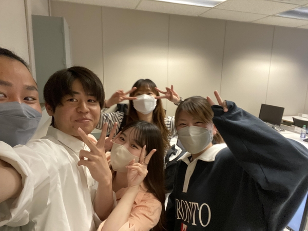 語学学校のクラスメイトと。関東や関西の大学から来ている学生とも仲良くなり、いろいろな刺激をもらいました