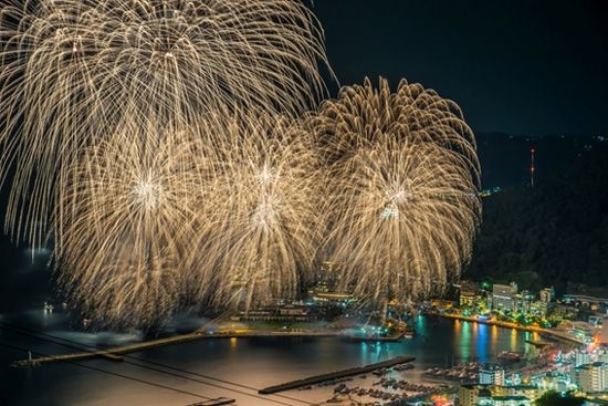 熱海海上花火大会＜静岡県熱海市＞