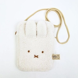 もこもこボアであったかい。ミッフィーのフェイスショルダーポーチ。