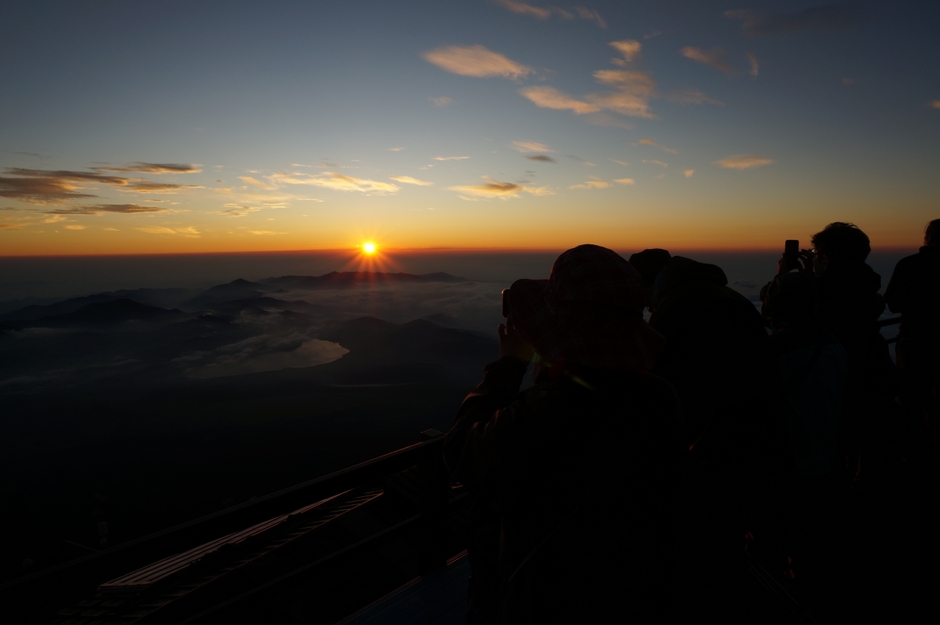 山頂でのご来光にはこだわらない！本八合目での美しいご来光。