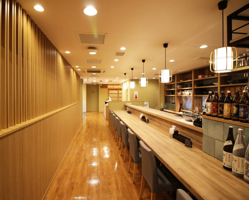 カウンターでゆっくりお食事も可能です