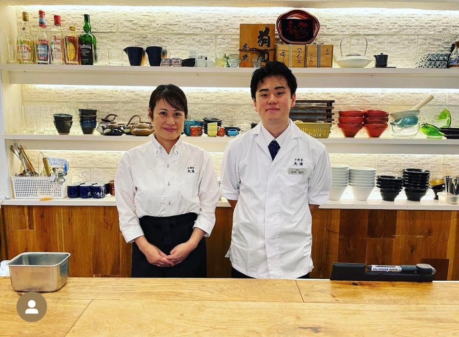 店主の吉川竜矢さん(右)と吉川明子さん