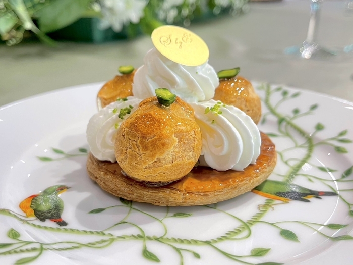 「ホテル軽井沢エレガンス」「サントノレ　トラディショナル」プティガトー　864円