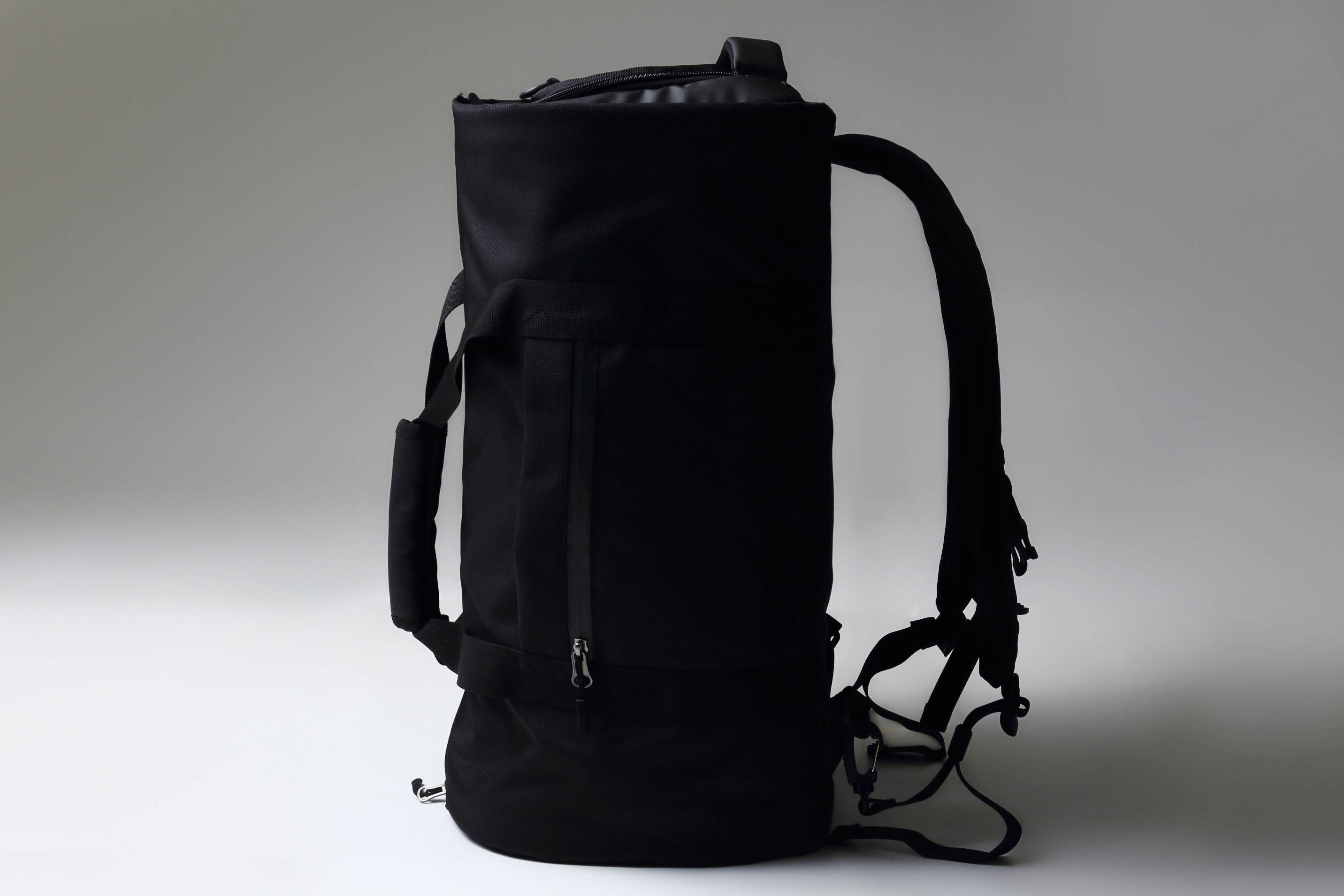 【Makuake目標800%達成】スーツケースいらず大容量を背負えるバッグ！