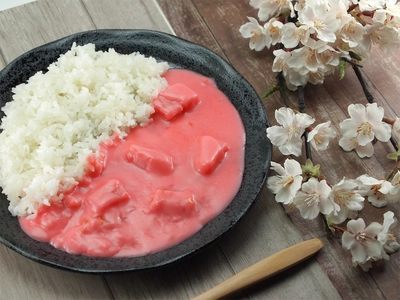 よこすか海軍カレーの調味商事が2021年度も食卓を満開に！ ピンクの春満開“さくら色”野菜カレー 『春満開　さくらカレー』が3,600食限定で1/19発売