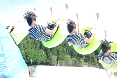 秋の淀川で大ジャンプ！！飛んだ後も楽しめるアクティビィティ　 スライダージャンプ連続写真 Mopi！！淀川アーバンキャンプに登場