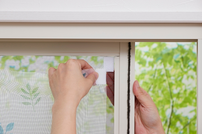 張り替え方 網戸の上からも貼れる1