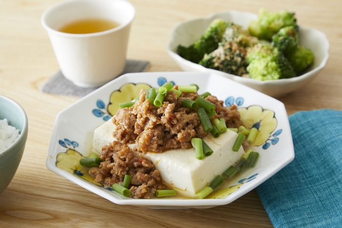 主菜と副菜を小さなフライパンで続けて作る2品献立：「食べたら麻婆豆腐」「ブロッコリーのごまあえ」