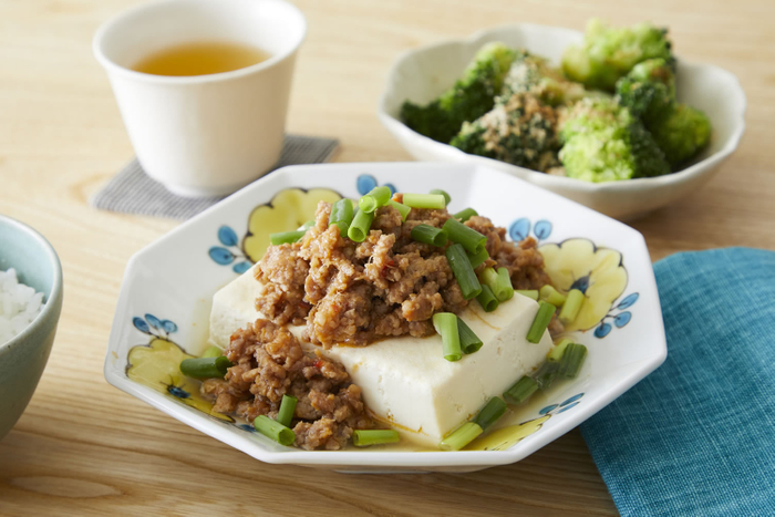 主菜と副菜を小さなフライパンで続けて作る2品献立：「食べたら麻婆豆腐」「ブロッコリーのごまあえ」