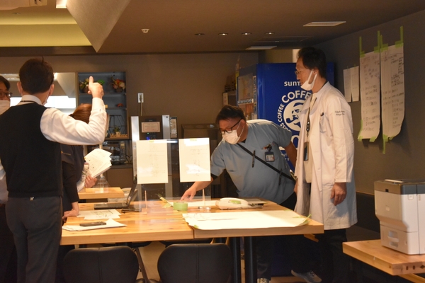 災害対策本部を設置し、院内各部署への情報伝達を実施