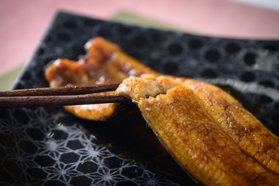 指定のエサを与え、柔らかくふっくらとした食感です。