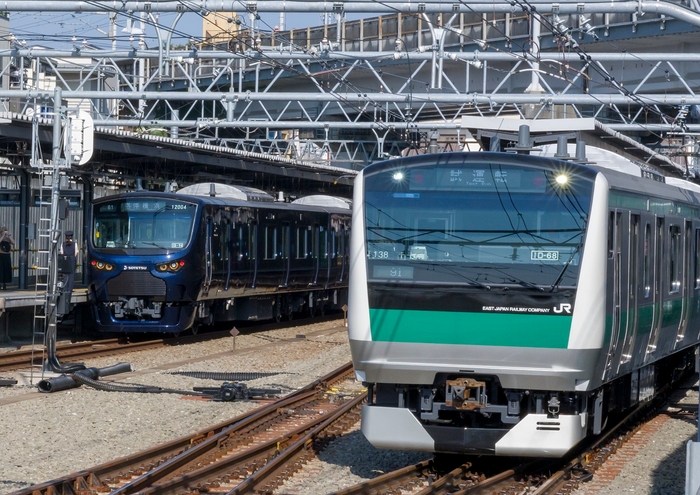 ＪＲ線から相鉄線内に乗り入れを行う「Ｅ２３３系」