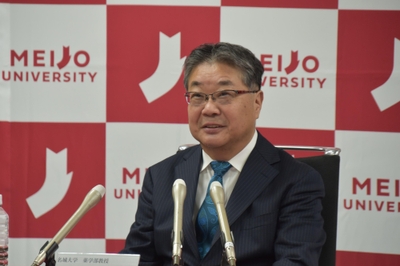 記者の質問に答える森教授