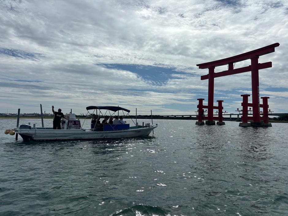 舞阪町シンボルタワー(赤鳥居)と記念撮影