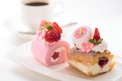 左　SAKURAロールケーキ 右　1st アニバーサリーシューケーキ 各550円 【ファクトリー・サンドウィッチ・カンパニー】