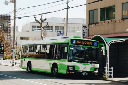 神戸市バス7系統の利用者にスポットをあてた広告企画 『みんなの「わたしの7系統」』を7月1日より実施