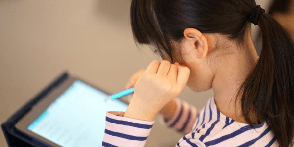 子供たちの疑問に答える（イメージ）