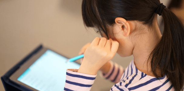 子供たちの疑問に答える（イメージ）