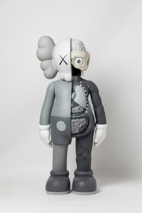 SENSE MAGAZINE KAWS Collection Sale /《FOUT FOOT COMPANION (GREY)》KAWS