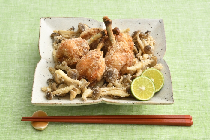 手羽先としめじの唐揚げ