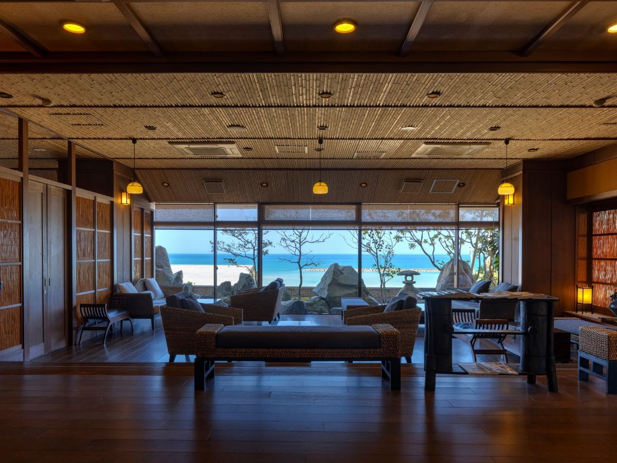 ＜春夏旅クーポンで最大1万円ご優待＞　夕日ヶ浦の美景とともに味わう、至福の“鮑づくし会席”　京都府京丹後市夕日ヶ浦温泉「夕日浪漫　一望館」