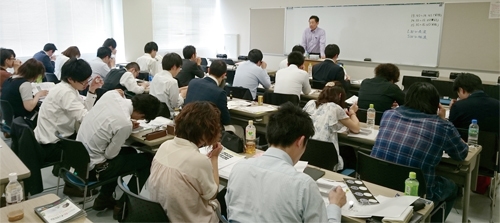宝石査定鑑定士育成講座 受講風景