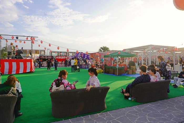 広大な芝生広場に櫓が組まれる※昨年開催の様子