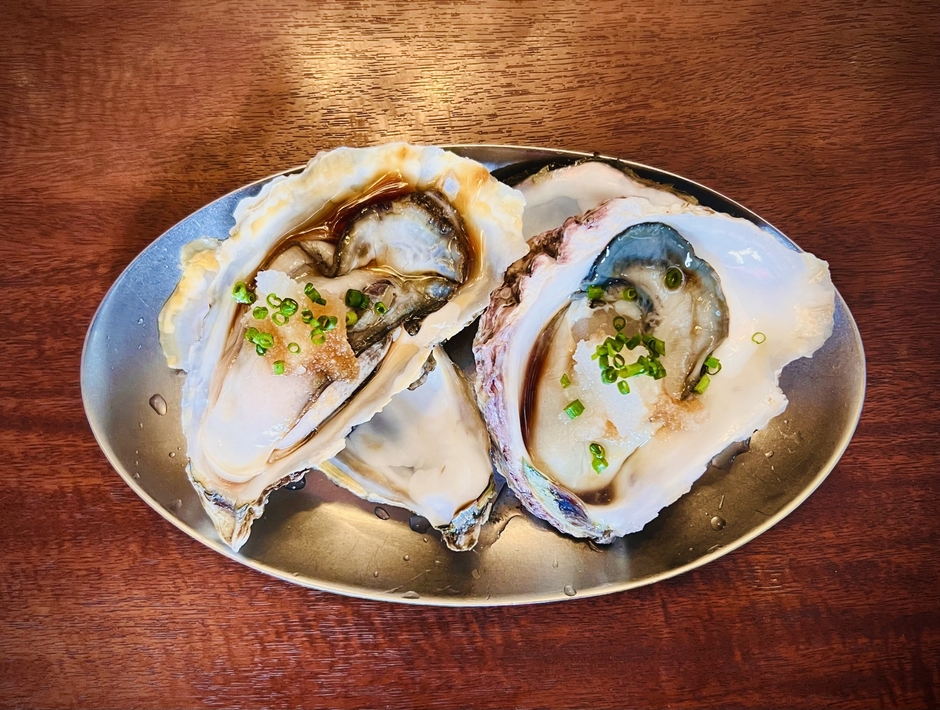 真牡蠣と岩牡蠣(イメージ写真)