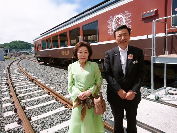 今田美奈子さん(左) 三陸鉄道・中村一郎社長(右)