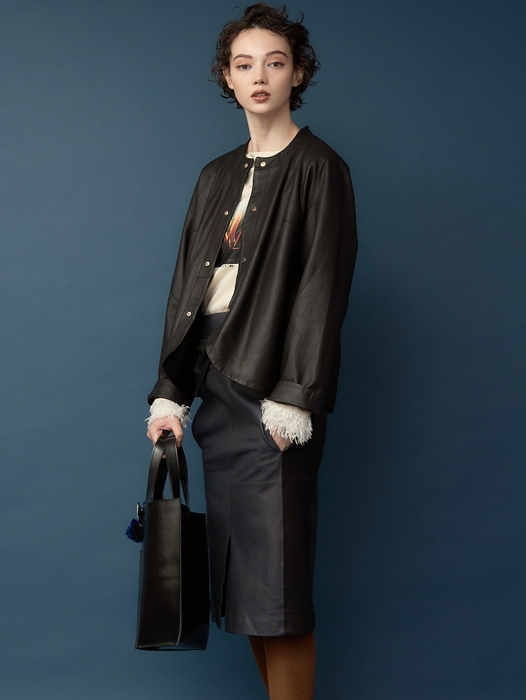 <1>NAVY.WOの秋冬の人気アウターであるレザージャケット。ミニマムでさりげない個性があるデザインと着心地良いパターン。