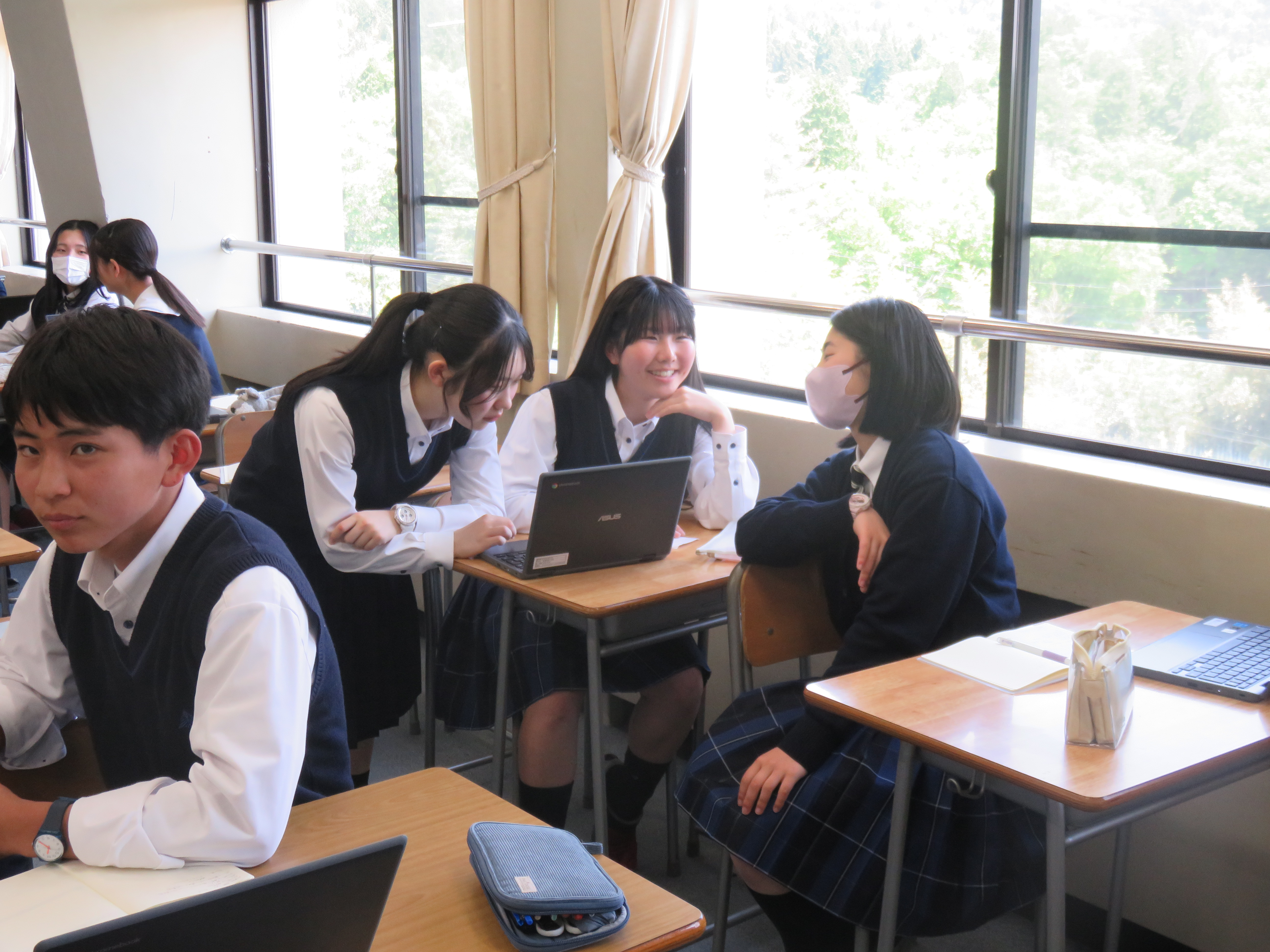 高校1年生140名が企業・大学と挑む探究学習