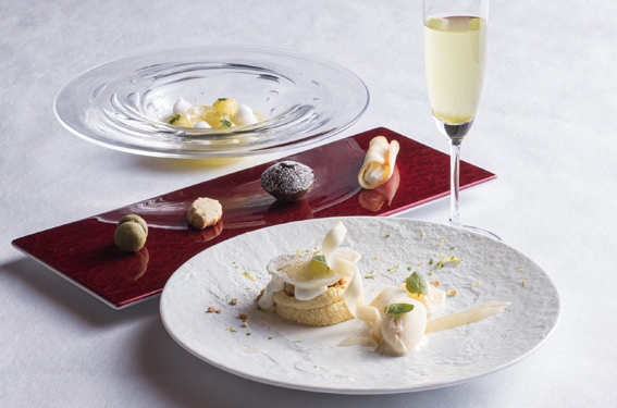 3皿仕立てのスイーツコース(ドリンク付き)　2,750円(税込)