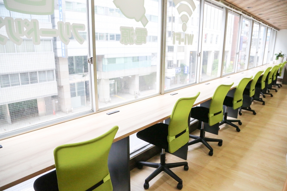 窓側カウンター