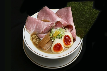 「人類みな麺類」の最新ブランド店“TAKAHIRO RAMEN”が 大阪城にリニューアルオープン！