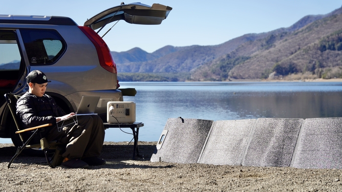 軽量＆高出力。太陽があれば、どこでも安心。