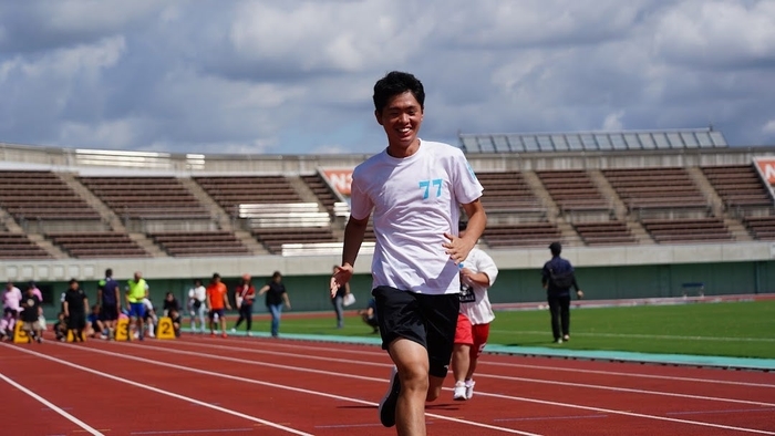 50ｍ走に出場したハウスコムファ―ムの澤野能文さん